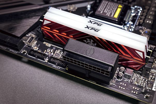 Улучшенная версия адаптера ATX 24 Pin 90 ° поставляется со встроенными конденсаторами, чтобы уменьшить выход пульсации на вашу материнскую плату. А дополнительные конденсаторы никогда не бывают лишними.