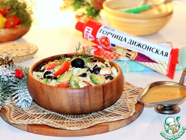 Салат с курицей, авокадо и моцареллой