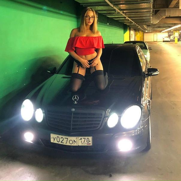 Что она там делает