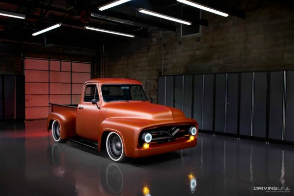 КАК ОБЪЕДИНИТЬ СОВРЕМЕННЫЕ ТЕХНОЛОГИИ С ВИНТАЖНЫМ FORD F-100 IRON 1955 ГОДА. 