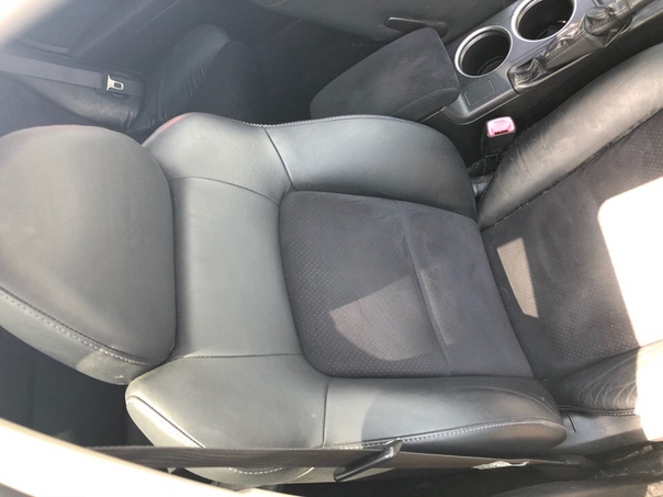 SUBARU LEGACY BP9 RESTYLING-4336- комплект сидений перед, зад + подлокотник-15,000 йен, руль-4,000 йен